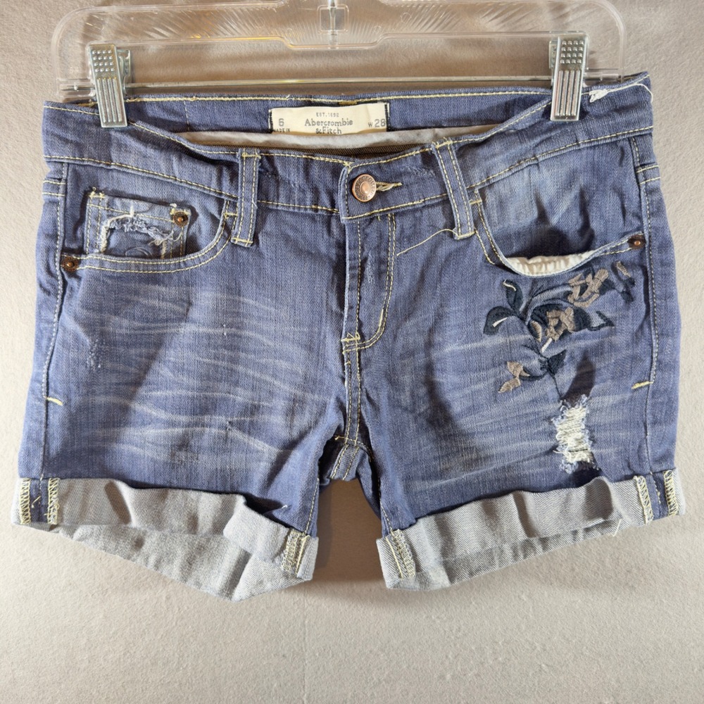 444 | Abercrombie & Fitch Embroidered Distressed Denim Shorts Womens 6 W28